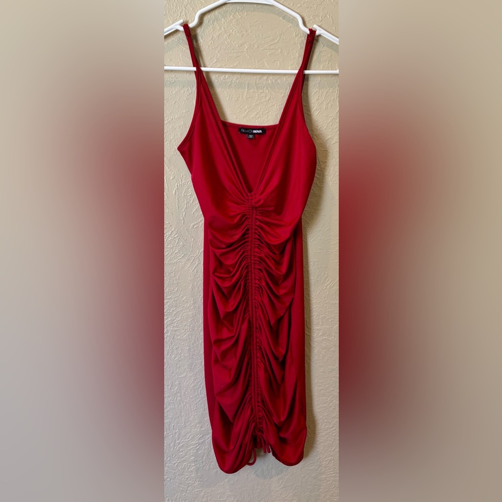 FASION NOVA WOMEN’S  DRESS | Size S | Beautiful vibrant red color! Date night 💃🏽